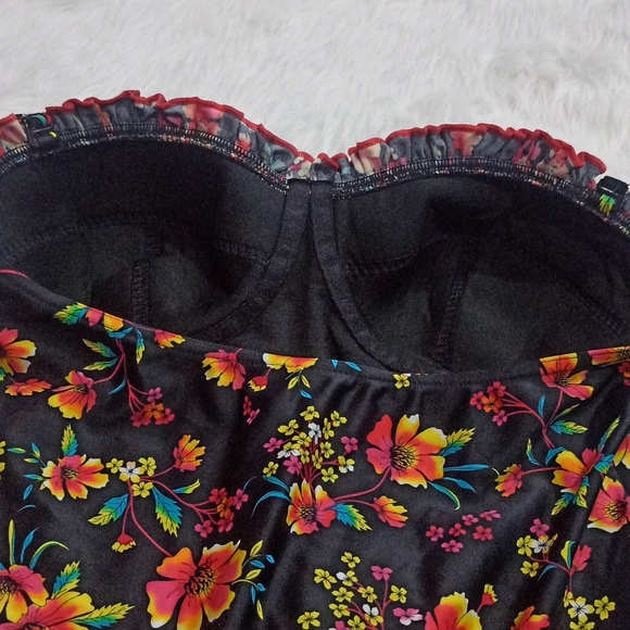 Hot sleevless top - Picture 4 of 4